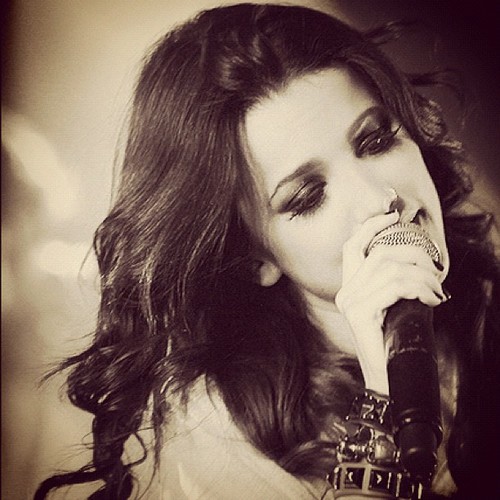 Ninguém vem até você por engano. Não existem erros nos planos de Deus.Se não fosse amor ja teria desistido. @ManuGavassi ♥ Since:30.08.12