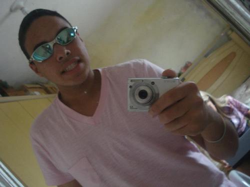 - Palmeirense s2 .. ! 
18 anos ; sou o  best da @LoiroxSeduction a @lariSeduction éé Minhaaa Viida ♥ & Filho de Deus ...