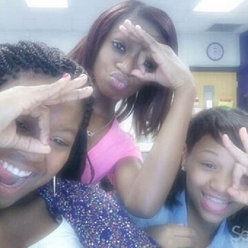 Go follow my bestie @xYourCo_Olx,,  shes reallyfollow button and i'll follow back!  pretty and funny,, but to get to knw me go push that !