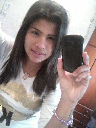 ωнσ sαys yσυ'rє ทστ ρєrƒєcτ ?   Leccaa *--*    Soou uma Mesnina , Branadense ,sou Belieber ,tenho #SWAG mtmt ,Bieber Fever ! u.u sz '