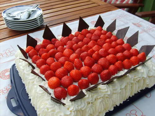 En SWEET VANILLA CATERING queremos celebrar contigo un día tan especial, por eso te ofrecemos el servicio de Mesa de Postres, Barra Saladas y Repostería Gourmet