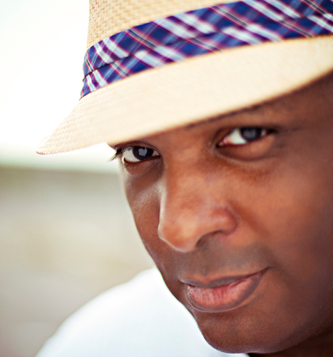 http://t.co/DmKxD1znFG
Singer, songwriter, producer, arranger... making music you'll enjoy!