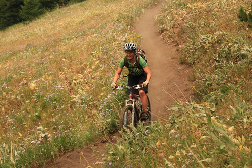 Sport Physiotherapist in downtown Vancouver. Runner of trails. Rider of bikes. Passionate about injury prevention & rehab. Lover of food & wine.