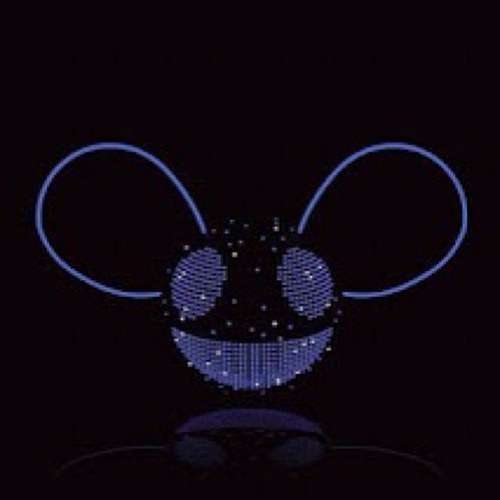 kiirstiin's profile picture. Buchhändlerin, Fantasyliebhaber und (wer hätt's gedacht) Bücherverschlinger :-)