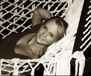 nicolekuperuss's profile picture. 