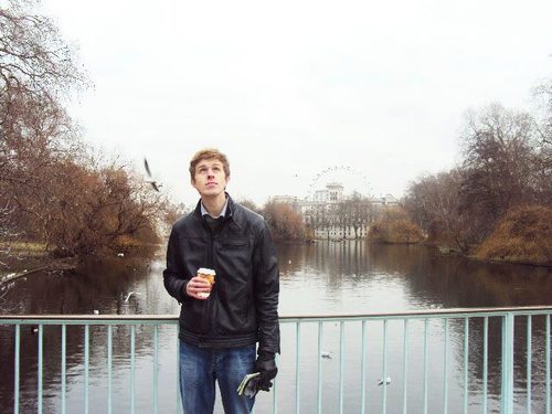 Twitch affiliate! Into gaming, racing and golf!