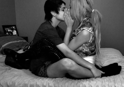 Posting Cute Posts about Love, Relationships, Boys, Girls, Sex and Life. RT my tweets if they Inspire you:)