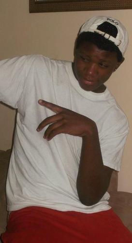 i love girls and im a cool person to be around and i can treat a girl right