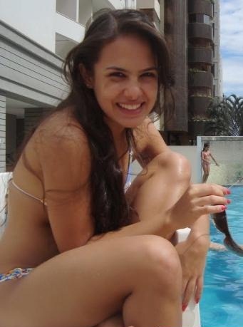 Estudando muito, apaixonada por carros... Calmas garotos, não sou interesseira... Eu sou estudante de Eng Mecânica rss!! Surpreendam-me, que eu devolvo!
