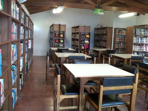 Biblioteca Publico Escolar. Perteneciente al Sistema de Bibliotecas Publicas de Medellin.