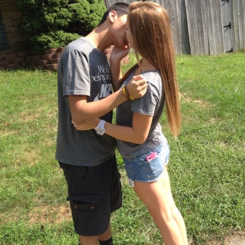 reillymanske's profile picture. the official pizza hut page follows me hahahaha bye