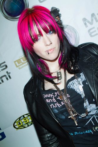 monstermaam's profile picture. I’m just some chick who occasionally considers her thoughts amusing enough to share.