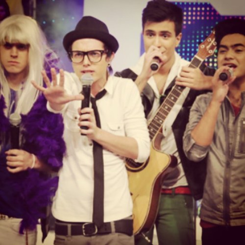 EiPsiuRestart's profile picture. Fã-clube dedicado a banda @rockrestart. E no meio de tantos corações, o meu foi bater justo por vocês.