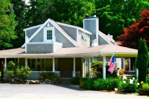 Rave Reviews on Tripadvisor & Yelp for this stylish eco-friendly bed & breakfast. The best & most exciting place to stay near Mystic, Connecticut. 860-572-0483