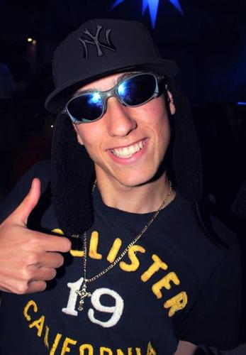 Revelação do Funk . toco nas melhores casas de SP . 17 anos . ousado e alegre - http://t.co/eBpaYOpC