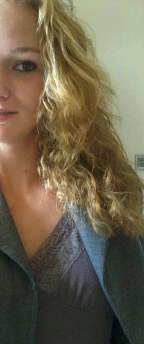 Mama is mijn held, ze geeft me steun en toeverlaat en altijd staat ze klaar. Wat nodig is maakt ze mogelijk met weinig ze is mijn superheld ♥