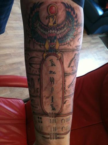 Fun loving, happy go lucky, layed back, Jaguar loving, Essex bloke at heart, i'm a tattoo addict, Happy Hammer #coyi just letting life jog by.