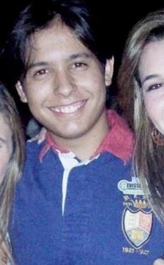 (♪) Brilhando em em vida, sorrindo atoa, só vibrando amor e paz'