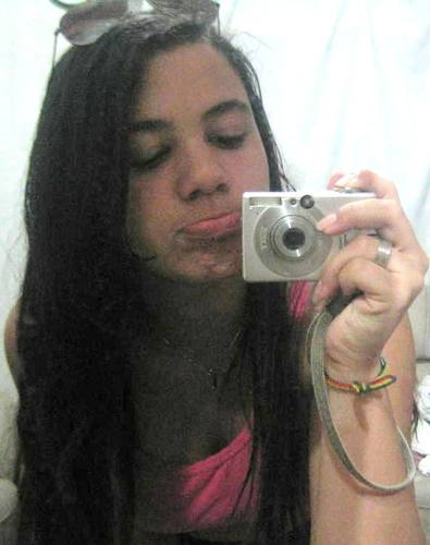 Fiz com que minha felicidade não dependesse mais de ninguém, e comecei a cuidar mais de mim. E isso fez toda a diferença.
msn: estefhany_minatop@hotmail.com