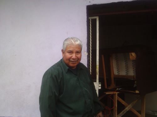 soy tapicero,fabricante de salas,y nadamas hehehe