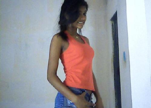 estudo amo meu namo adoro minhas amigas 
amo minha mãe apesar de as vezes ela me fazer muita raiva :I  minha irmã de 5 anos minha vó que já esta no céu :( ...