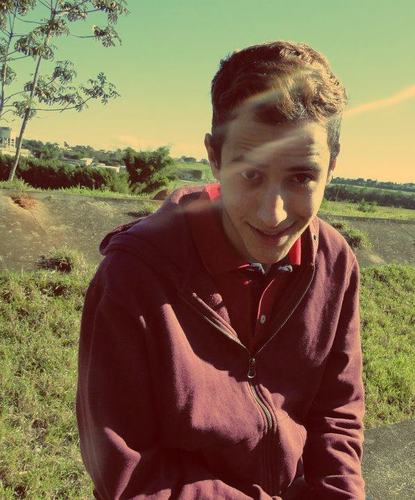 descolado......quer dizer, deslocado