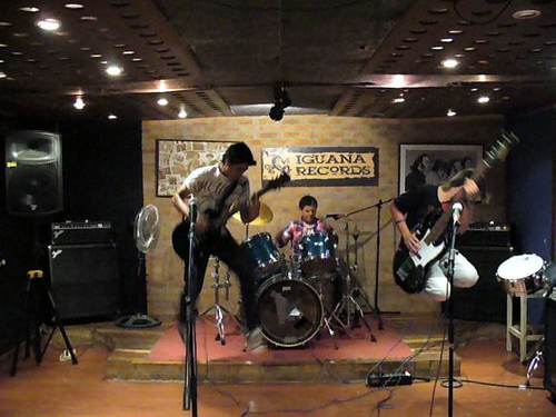 The LLasters es una banda de pop punk , conformada por 3 integrantes , Nicolas Reyes (15 años) , Alejandro Carrizosa (14 años) y Federico Reyes (12 años).