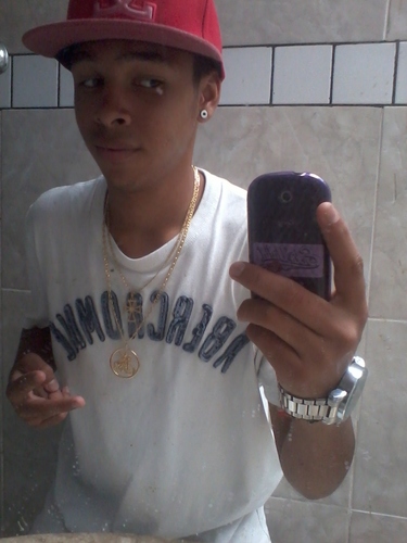 Gosto de andar d SKATE, curtoo  ir a BALADA todoo final d semana,