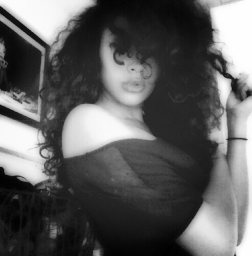 ___YoDaddy's profile picture. Is it just me, or is the world full of beautiful women? ~Lesbian~ ♥ MUAH.