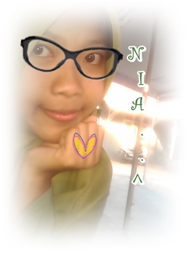 I'm this A simple Girl ;). A smart girl funnier, don't forget foollow me :D.. You follow ;)-------i foolback :* to you.