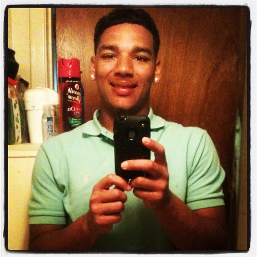 i am 20 years old. work at walmart, and in a relationship with jalisa willis 4 all yhu hoes that be choosin so get with it
#TeAmAriEs,#TeaMliTeBritE