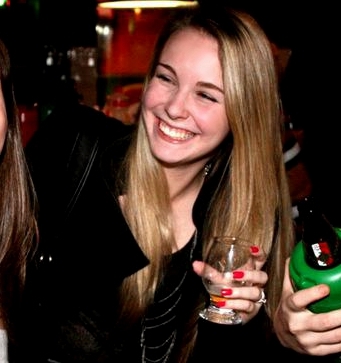 “Se alguém está tão cansado que não possa te dar um sorriso, deixa-lhe o teu.” Provérbio Chinês