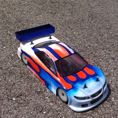 Aficionado al baloncesto, los coches y al automodelismo. Descubriendo el mundo de la simulación automovilística....