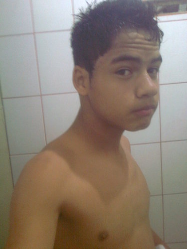 wallace tenho 14 anos de idade Danço shuffle 
sou do signo de virgem  Gosto de  UFC & MMA  Segue 3