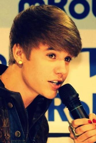 im not just a regular kid..
im a lover of @justinbieber and @onediretion..
