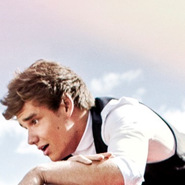 One Direction, Justin Bieber, Janoskians, Olly Murs, Demi Lovato and more. Cody Simpson follows! 30/06/2012 One Direction's concert ♥.