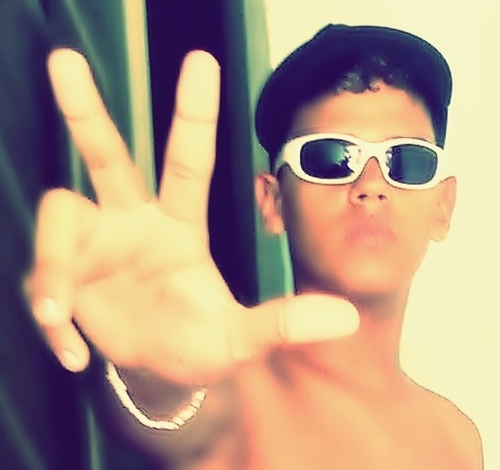 ,  eu amo seu jeito , amo seu sorriso , amo seu abraço , amo absolutamente tudo que há em você .  meu : mô/amor/melhor/best/tudo s2  @barbiemoreena_ aquí :$