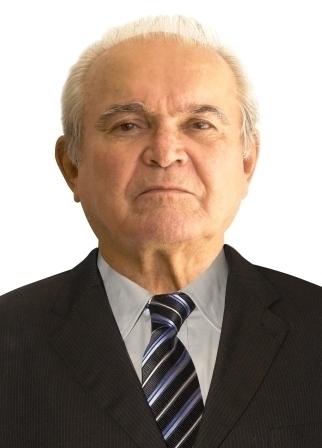 Nasci em Tacaratu em 1939. Cheguei em Floresta em 1958 onde atuei como professor e bancário. Advogado do BNB de 1971 a 1990. Juiz de Direito de 1995 a 2009.