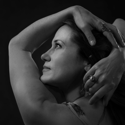 A soulful voice that takes you on a journey through original music, jazz and contemporary covers...