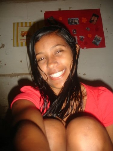 Eu que vivo com α cαbeçα nα luα, com músicα no ouvido e corαção nα bocα :)
eu sou meninα e mulher, eu sei muito bem o que quero .