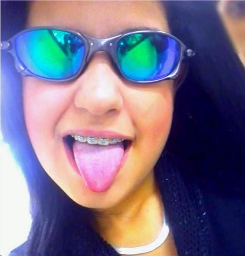 - Quero vê peita a #chefinha :p rss ! 
nois é #riiico amô, nois é #rico bebê, só eu posso ti dá, a vida que tu qué ter ! rs $2