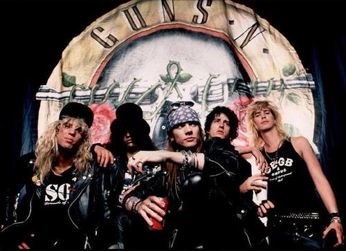 If your passion is Guns N' Roses, thanks to you we can make of this site, a key place for all Gunners of Twitter. Our motto? #BornToBeGunner #SentimientoGunner