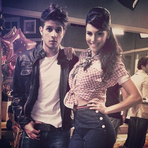 ChaMeleira mesmo ! 
O meu mundo eh FRONCKOWIAK e SUEDE meu maior orgulho são eles @melfronckowiak e @chayLeao ♥ ♥ ..  Since : 19/07