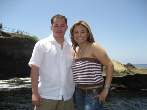 amislg's profile picture. Tweeting away it is...