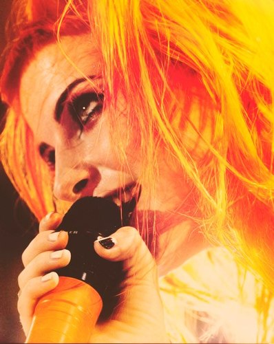Dale MG a nuestra pagina en facebook Fuck Yeah! Hayley Williams hazlo por hayley! :D link abajo ;D