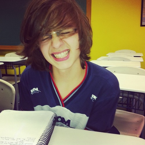 Leozel, azul, peixes, frio, chocolate, tumblr, Deus. Eu sei que eu sou feio tá? Mas não me importo, por que foi com essa cara que ganhei os melhores amigos. (: