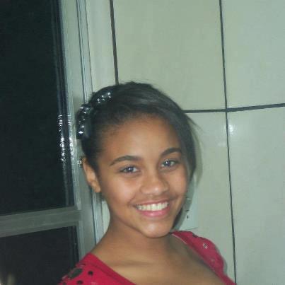 maloqueira , chata , invocada , e alegre e amoo minha linda @machadonaah e a linda da @alicemulletg_