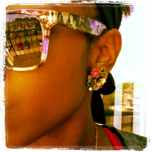 CaliFlashbacks's profile picture. I live life - take note ... I can sing that song, i can write those lyrics, i can look good in photos, and my walk is exquisite ... i am simply an ARTist ~