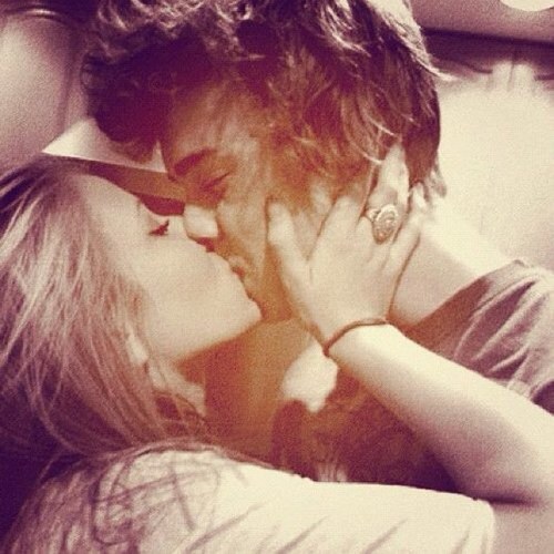 _Ronnie_xox's profile picture. Hai! Ronnie here! I'm 18! I'm Engaged to the most amazingest guy ever Liam i love you@1Dfaux we have a baby girl named anna thats it bye