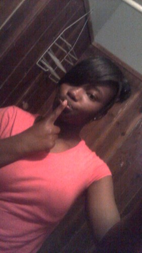 I'm 20 years old, I love to party Ndd just have fun, I'm single nd ready to mingle, Fwm